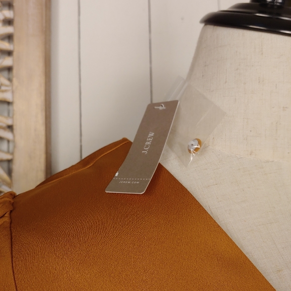 J CREW Warm Caramel Deep V-neck button-front top in satin-backed crepe Size 2 - Picture 5 of 5